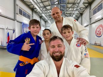 Крымское побережье стало центром притяжения для спортсменов и организаторов борьбы со всей России Крымское побережье стало центром притяжения для спортсменов и организаторов борьбы со всей России